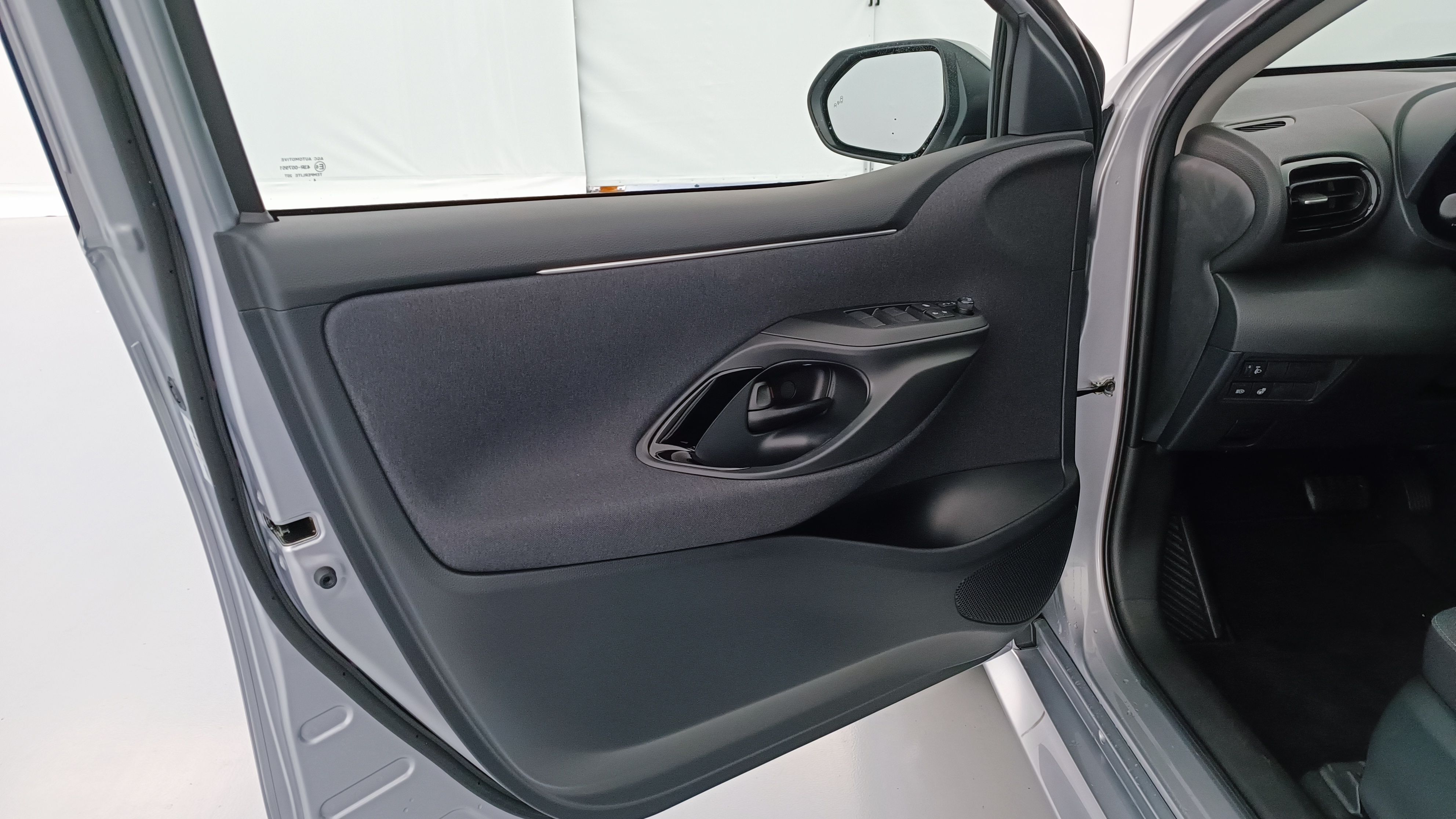 GLI00035395_p53 - TOYOTA - YARIS - 2025 - photo 13