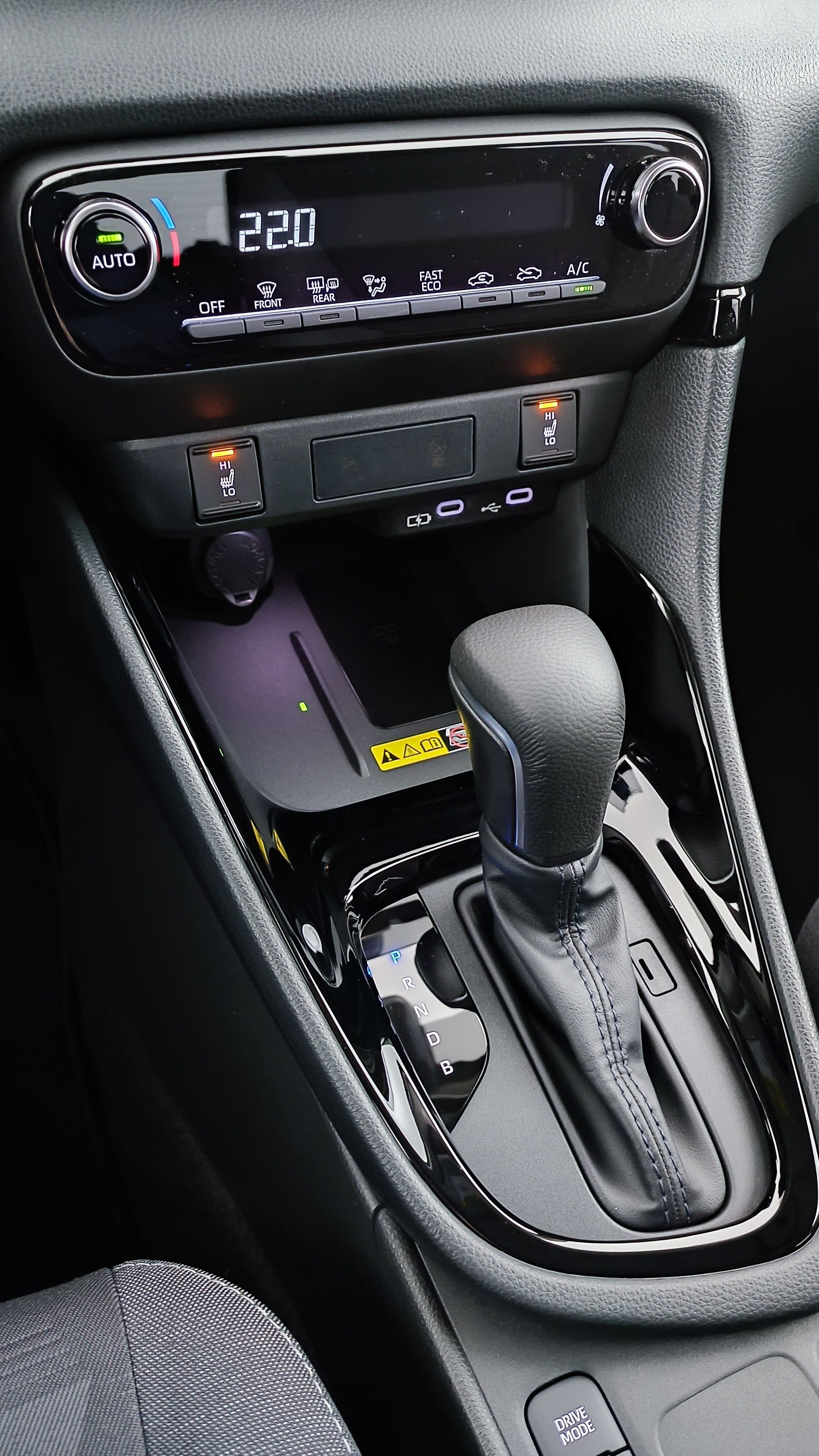 GLI00035390_p53 - TOYOTA - YARIS - 2025 - photo 18