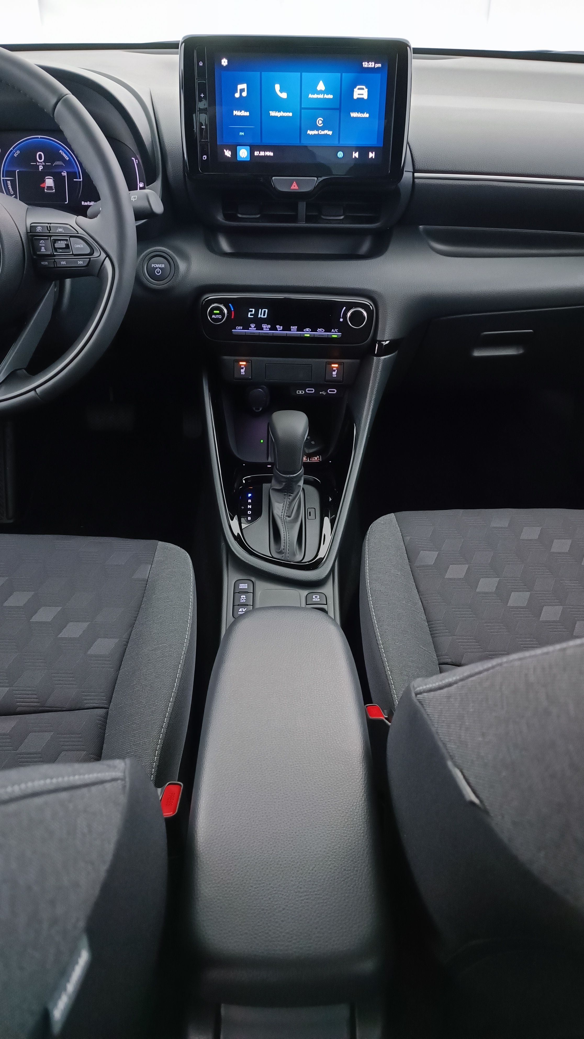 GLI00035384_p53 - TOYOTA - YARIS - 2025 - photo 17