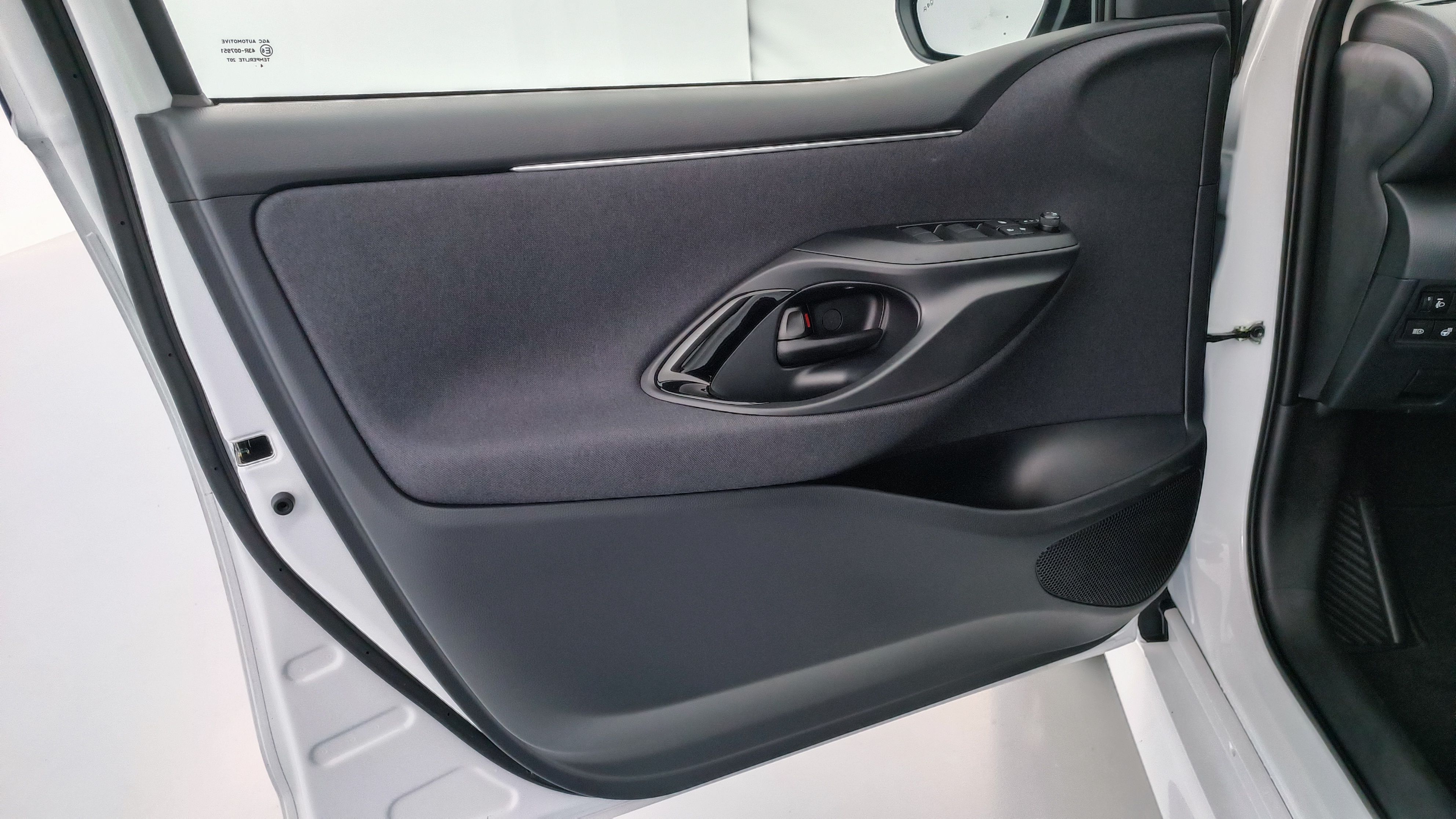 GLI00035394_p53 - TOYOTA - YARIS - 2025 - photo 13