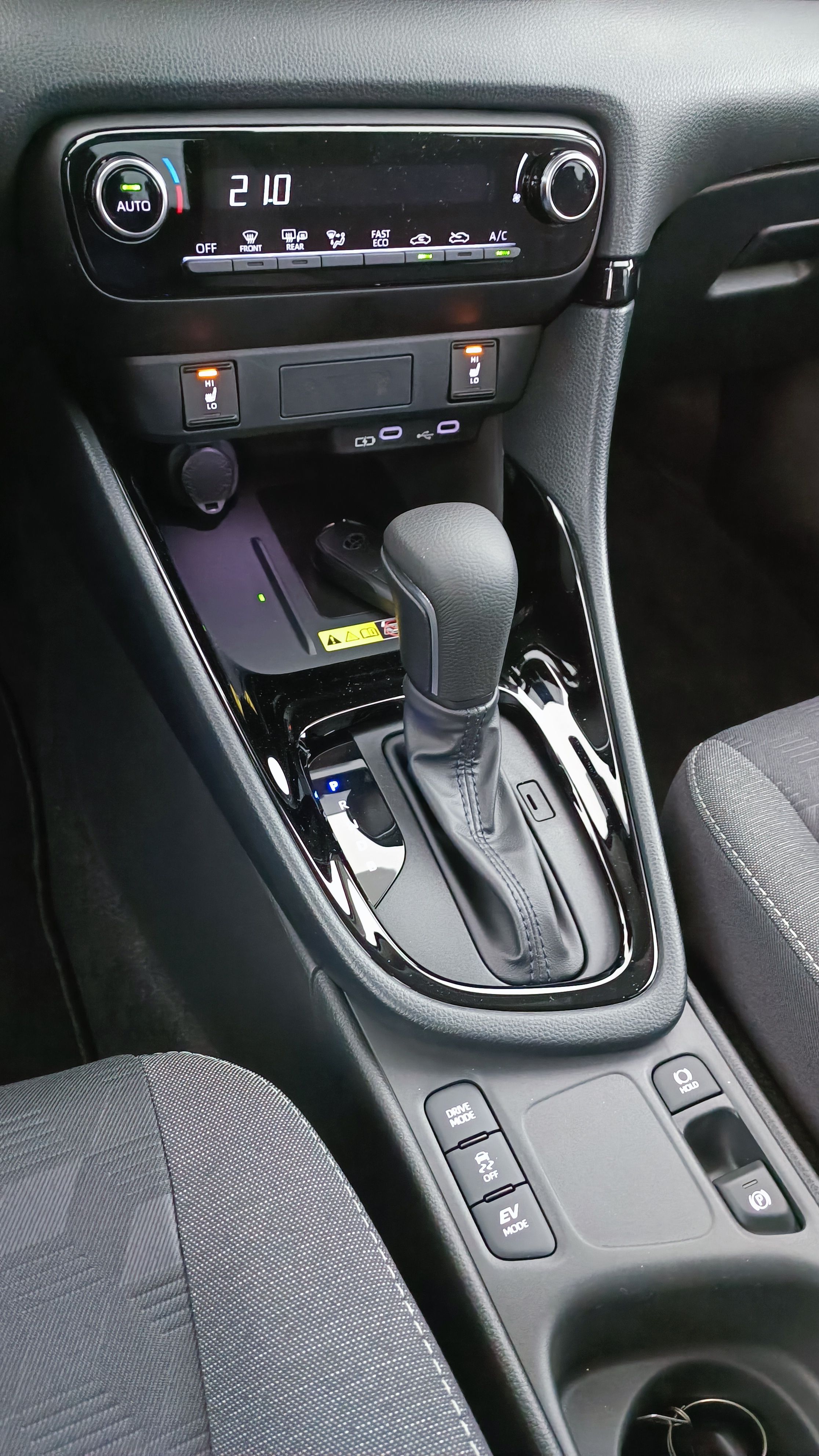 GLI00035387_p53 - TOYOTA - YARIS - 2025 - photo 18
