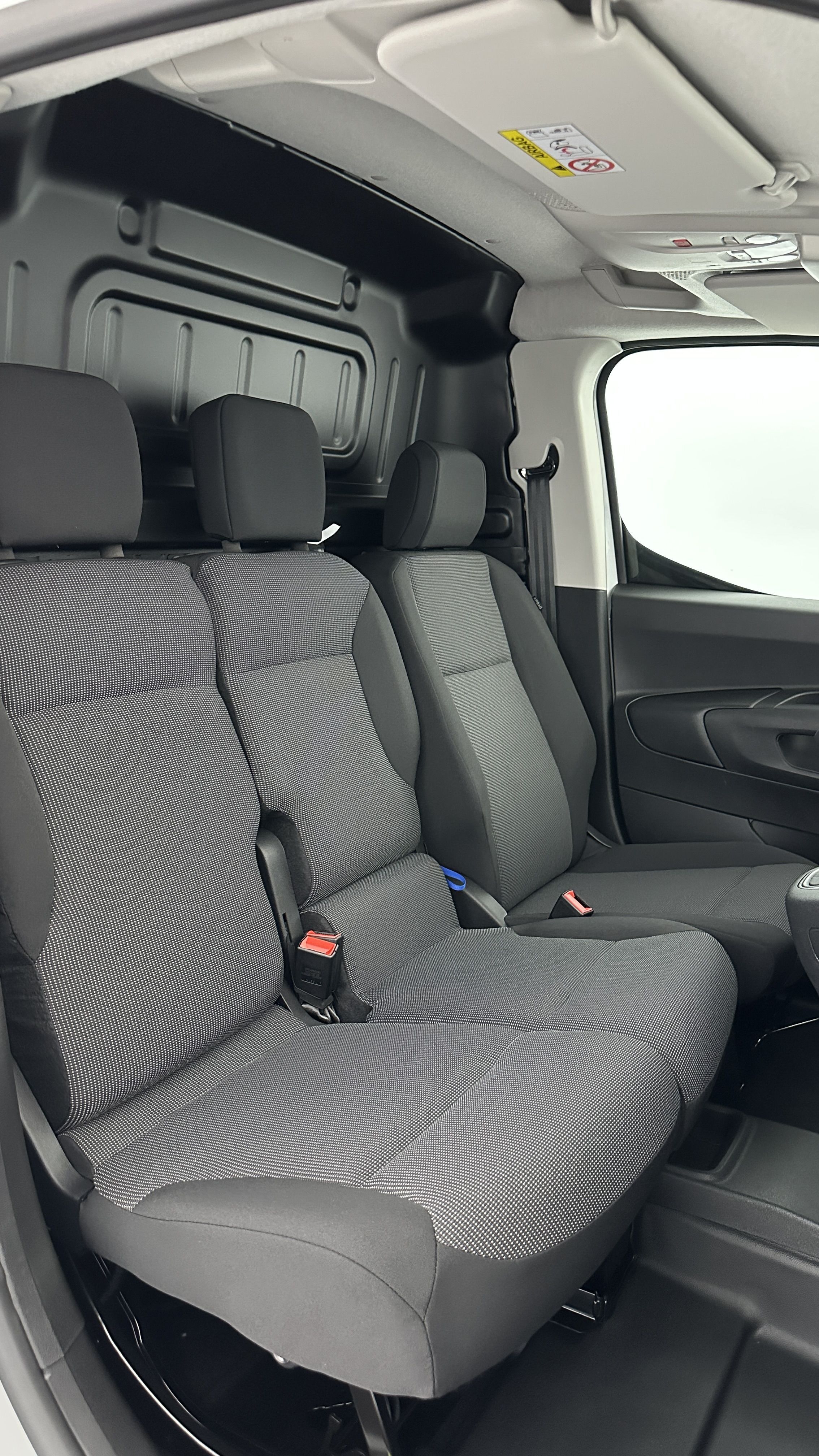 GLI00017535_p53 - CITROEN - BERLINGO - 2025 - photo 15