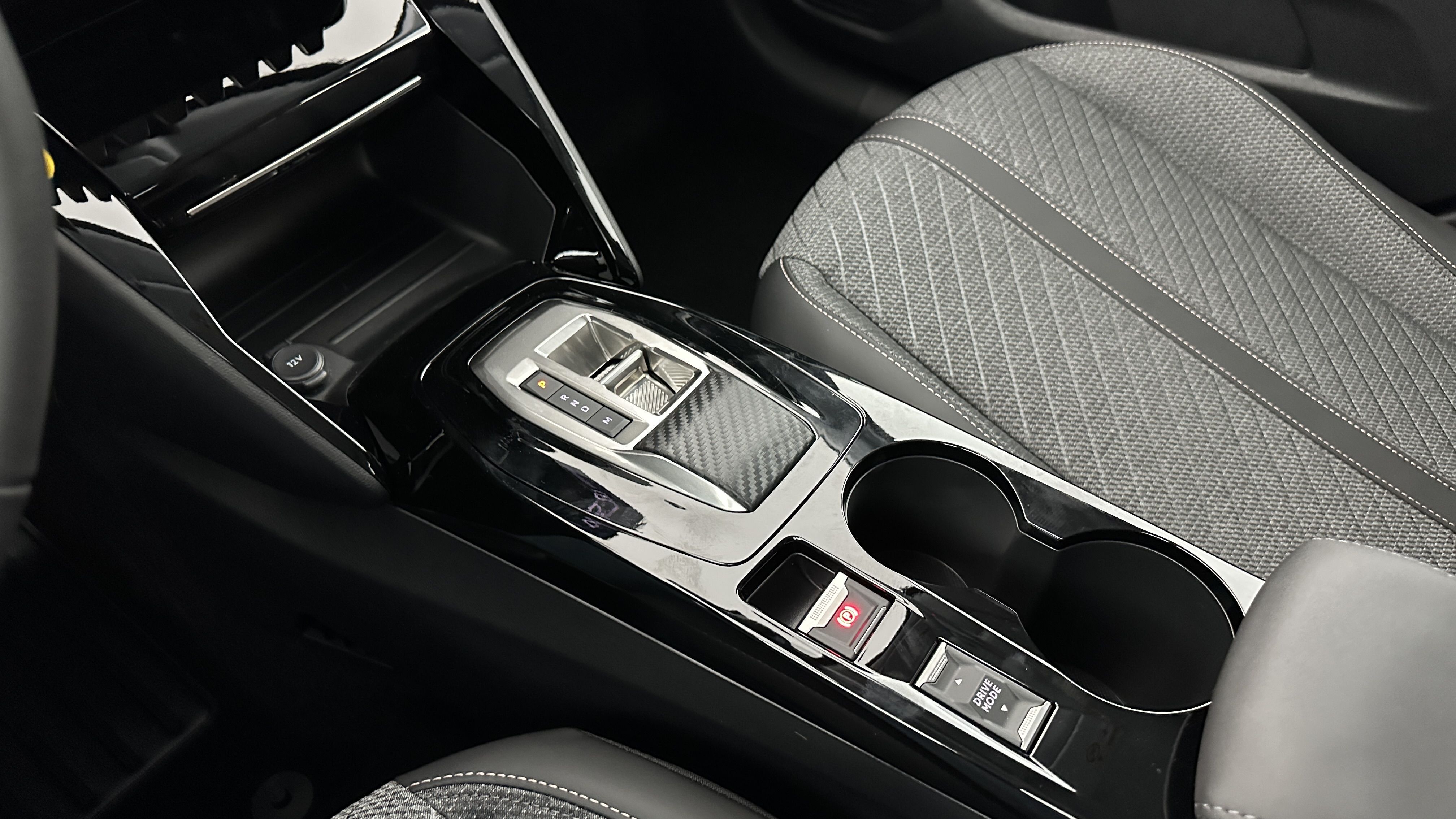 GLI00009592_p53 - PEUGEOT - 208 - 2025 - photo 16