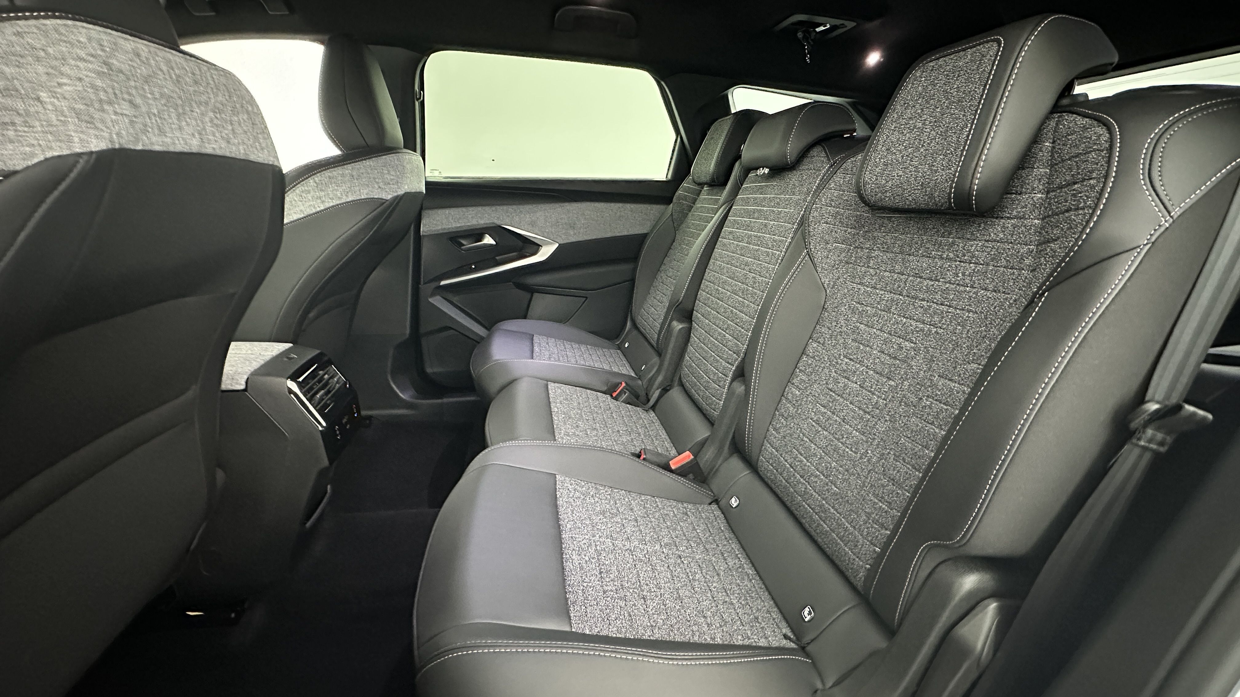 GLI00036202_p53 - PEUGEOT - 5008 - 2025 - photo 9